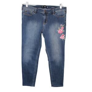 Hollister Low‎ Rise Super Skinny Crop Jean W/ Embroidery Flower W32/L26 (15R)